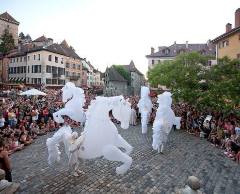 Helt til hest Danmarks Internationale Gadeteaterfestival Valby